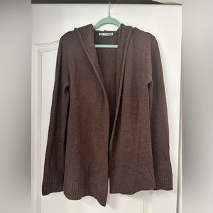 Brown light weight hooded sweater - large